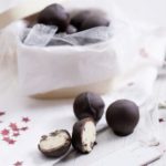 Trufle z nadzieniem ciasteczkowym _thermomix_small Walentynkowa kolacja 2021 w wersji fit